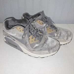 Nike Women's Shoes in Gray and Tan
